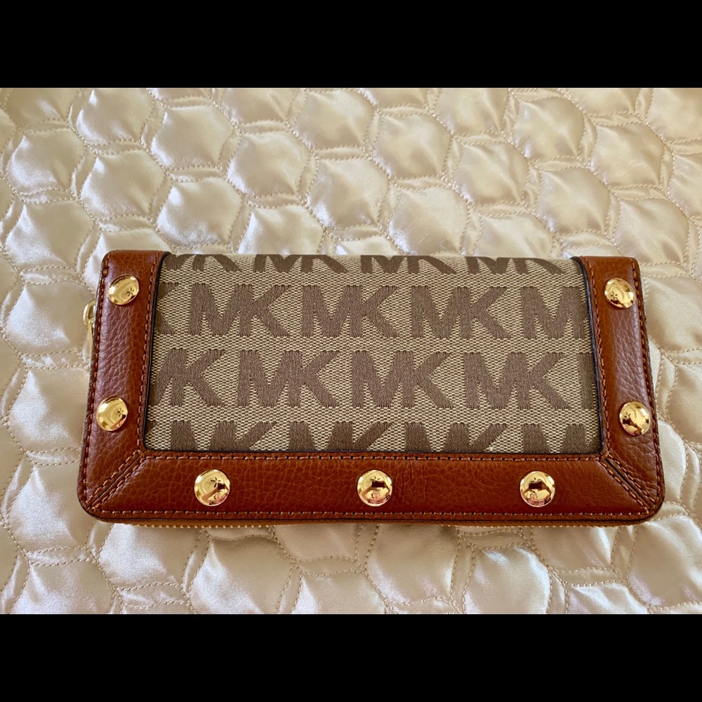 Michael Kors Wallet. NWT